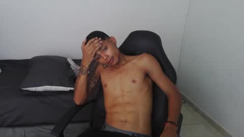 alphas_latins online show from April 27, 10:51 pm