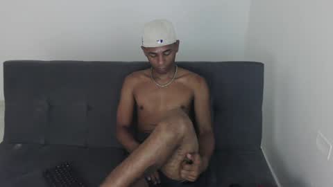 alphas_latins online show from June 16, 3:10 am