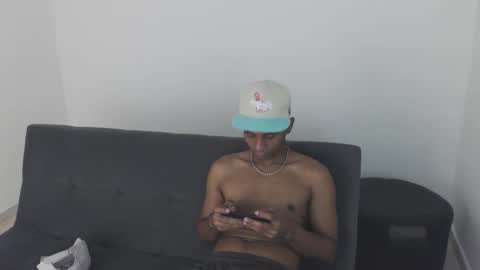 alphas_latins online show from June 11, 12:32 am