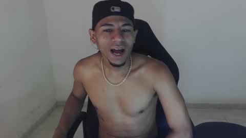 alphas_latins online show from May 2, 6:03 pm