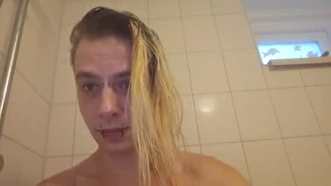 Snapshot of altboy010 chatting on December 27, 2:12 pm altboy010 online show from December 27, 2:12 pm