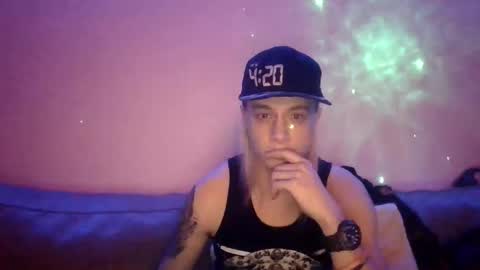 Snapshot of altboy010 chatting on December 29, 3:54 am altboy010 online show from December 29, 3:54 am