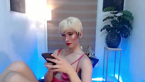 Snapshot of althea_fox chatting on October 12, 4:21 pm althea online show from October 12, 4:21 pm