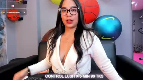 ALUNA  online show from May 27, 5:43 pm