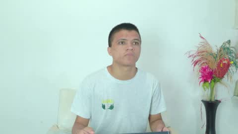 aly_n_sebas online show from April 24, 2:46 am