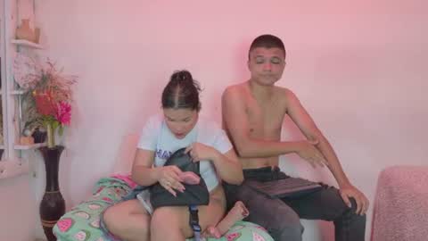 aly_n_sebas online show from July 18, 4:03 am
