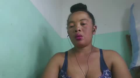 alypierette online show from April 22, 9:49 am