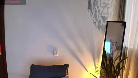 alyssia wolds online show from September 23, 10:42 am