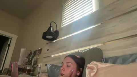 Aly online show from April 17, 11:50 pm