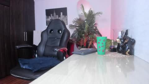 anny online show from April 28, 2:20 am