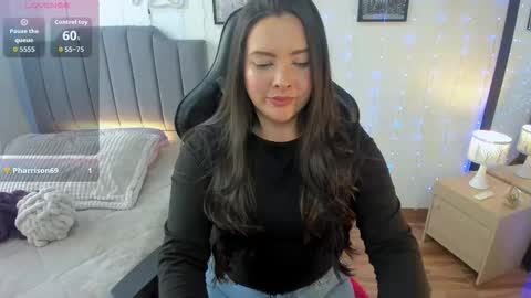 Hi Im AmaiaHelp me reach 100 likes online show from January 14, 8:17 pm