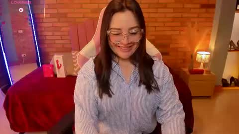 Hi Im AmaiaHelp me reach 100 likes online show from June 14, 1:13 pm