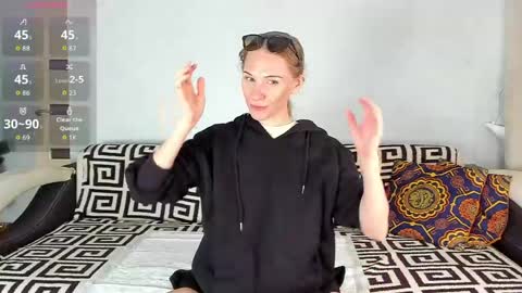 Amalia online show from May 2, 9:04 am