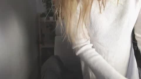 Hi im Amanda online show from December 5, 11:08 am