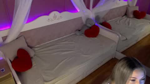 AmandaLind online show from November 26, 3:42 pm