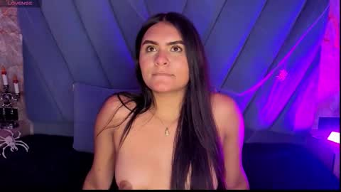 amarahanks_ online show from October 25, 4:40 pm