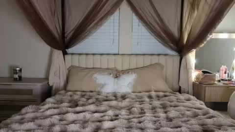 amaya_floress online show from July 17, 7:54 am