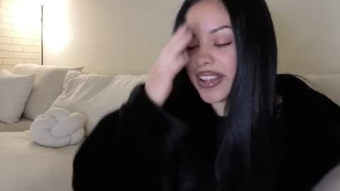 amaya_floress online show from June 1, 7:31 am