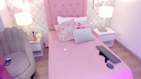 amber  ferrera online show from February 21, 7:39 pm