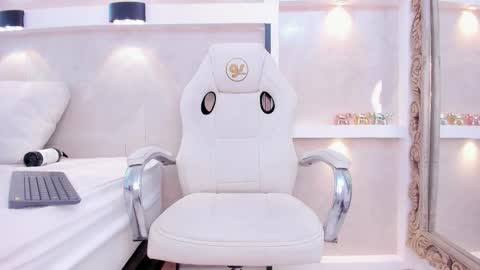  AMBER  online show from March 11, 9:40 pm