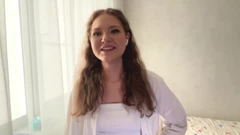 Mia online show from May 7, 10:55 am
