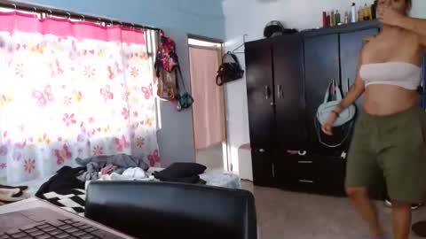 Snapshot of amelia_2023 chatting on December 4, 3:15 pm amelia  online show from December 4, 3:15 pm