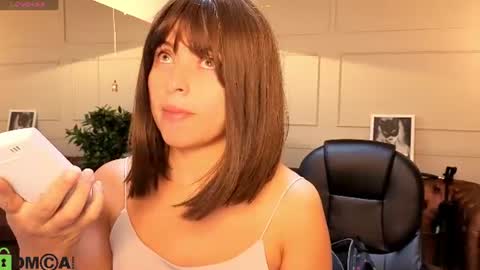 AMELIA online show from August 3, 12:00 pm