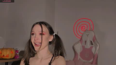 Your Amelia online show from October 31, 9:15 pm