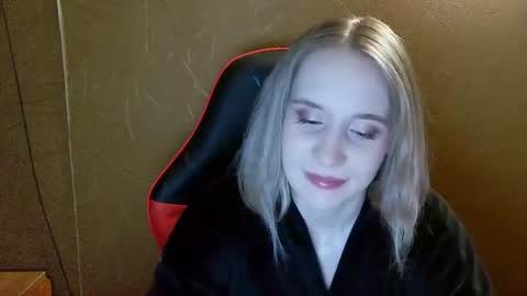 Amelia  online show from July 7, 7:40 pm