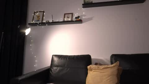 Amelia   online show from January 15, 4:05 pm