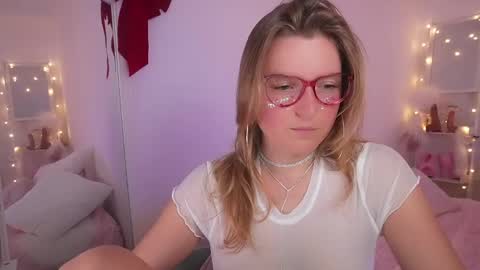 Snapshot of ameliasweety69 chatting on February 23, 7:38 pm Amelia online show from February 23, 7:38 pm