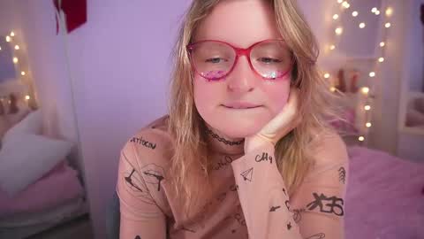 Snapshot of ameliasweety69 chatting on March 1, 4:44 pm Amelia online show from March 1, 4:44 pm