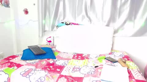 Snapshot of amelie01bronw chatting on February 9, 7:37 am amelie brown online show from February 9, 7:37 am