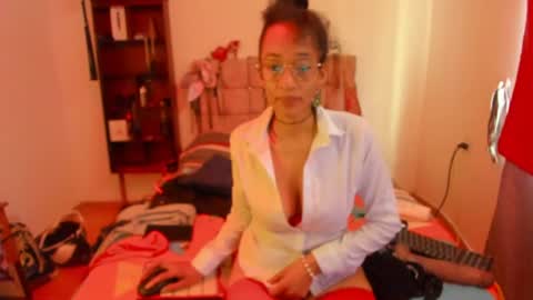 amelie__martinez online show from July 28, 2:13 pm