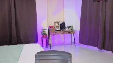 Isabella online show from May 10, 3:35 am