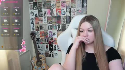 Amelie online show from May 5, 6:30 am