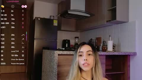 Victoria online show from November 11, 8:00 pm