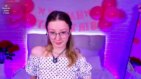 Amelie  online show from May 5, 9:37 am