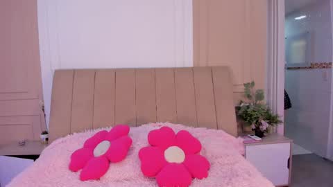 Amelia online show from May 5, 10:15 pm