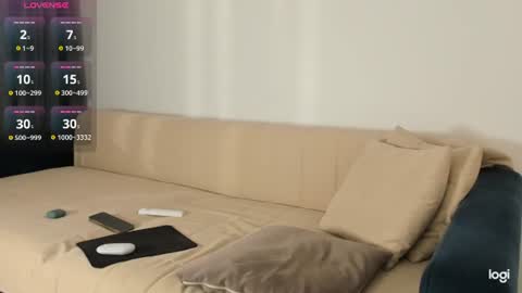 Amelina Love online show from July 18, 12:45 am