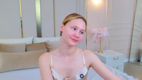 AmeliRoyse online show from June 15, 5:49 pm