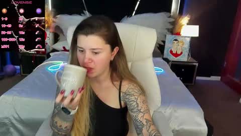 amellymillyy online show from March 15, 2:09 pm