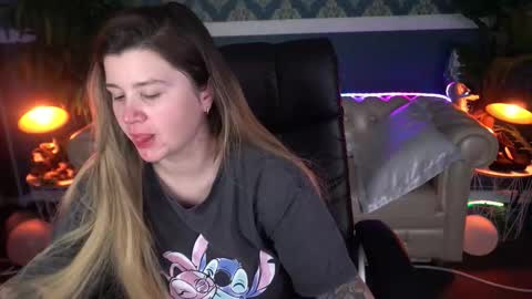 amellymillyy online show from March 8, 7:12 am