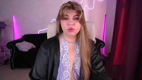 Snapshot of amellywhite chatting on October 21, 12:54 pm Alina online show from October 21, 12:54 pm