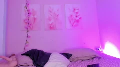 AmiiClark  online show from July 3, 7:18 pm