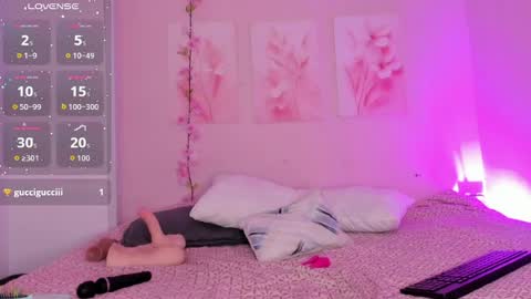 AmiiClark  online show from June 25, 7:08 pm