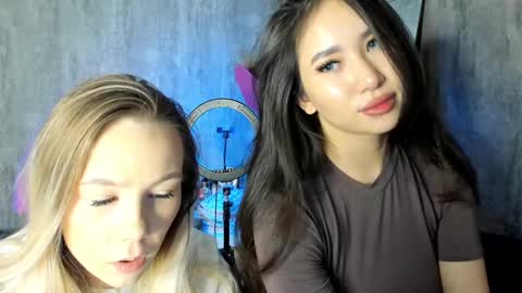 Snapshot of amina_artin chatting on February 21, 2:06 pm Amina online show from February 21, 2:06 pm