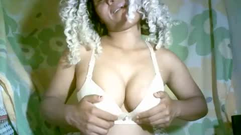 aminah01 online show from November 18, 10:13 pm