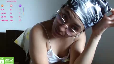 amitlu_ online show from August 6, 3:32 pm