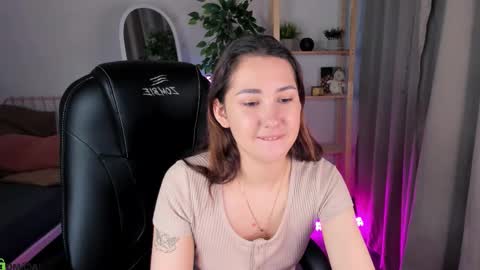 Amy follow me  online show from March 5, 1:14 am